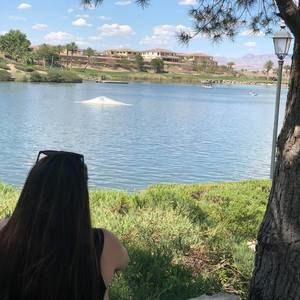 Meet your Posher, Carmela